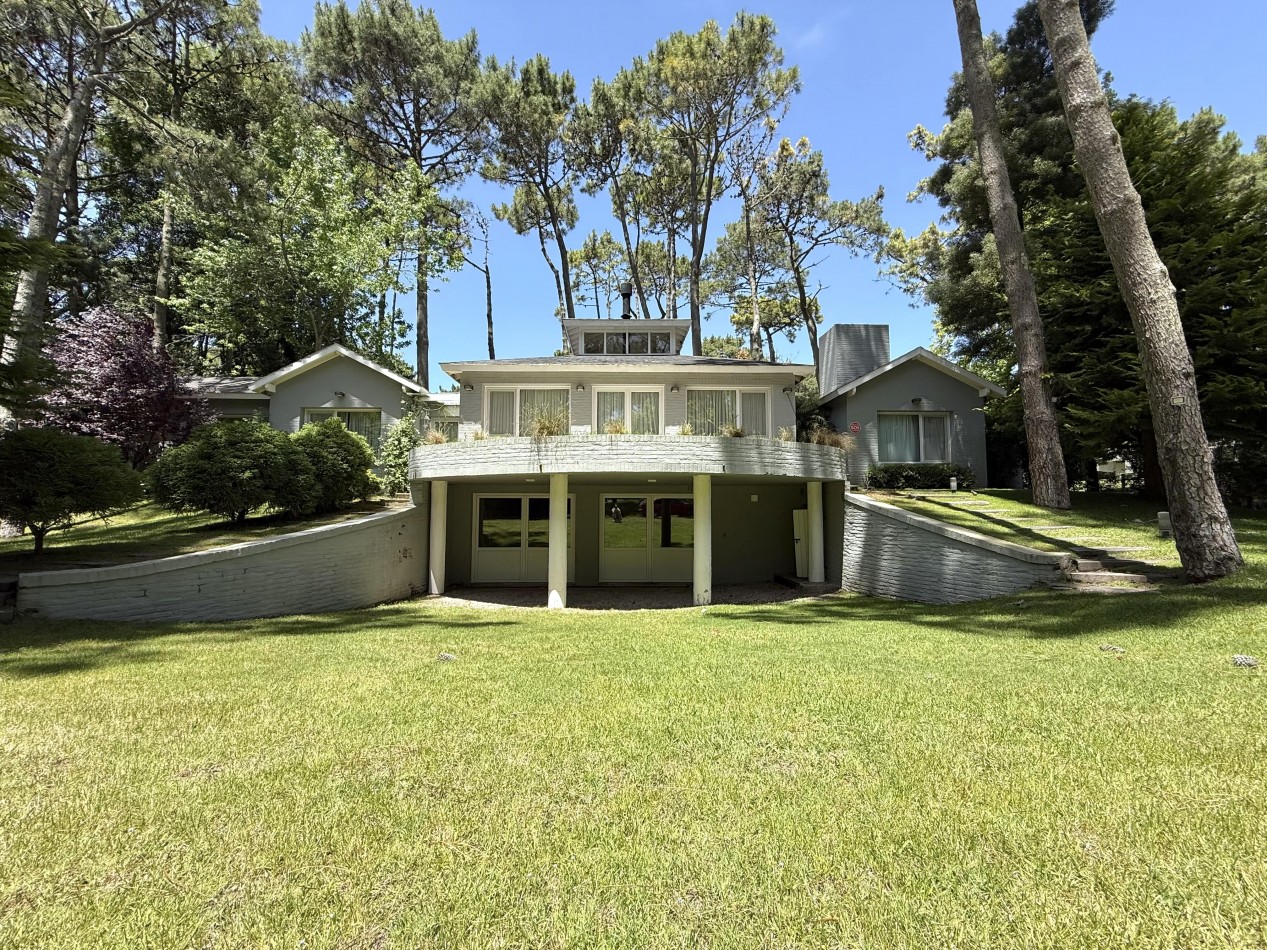 EXCELENTE CASA EN VENTA EN CARILO