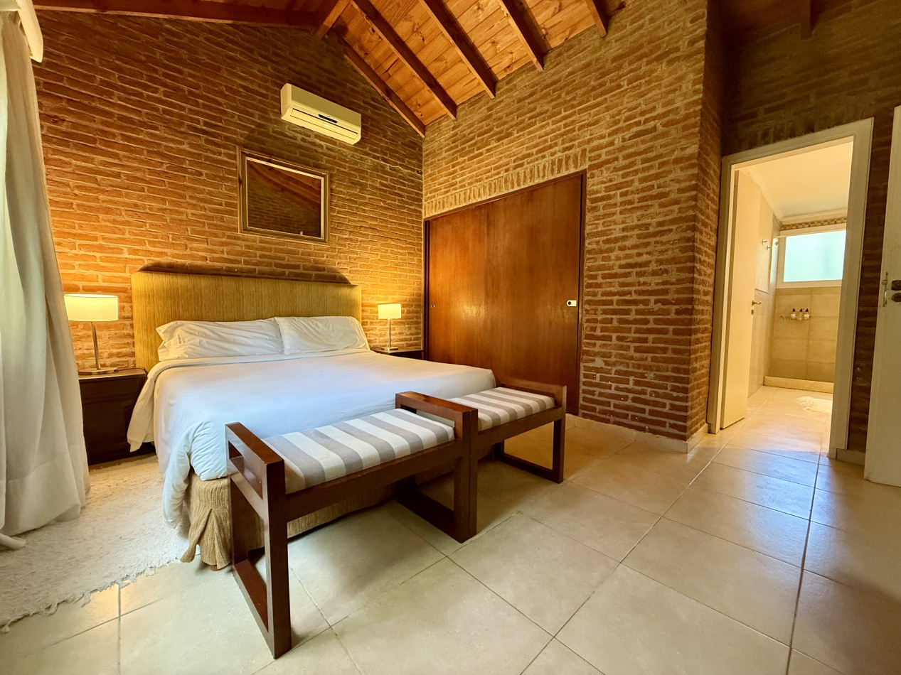 EXCELENTE CASA EN VENTA EN CARILO