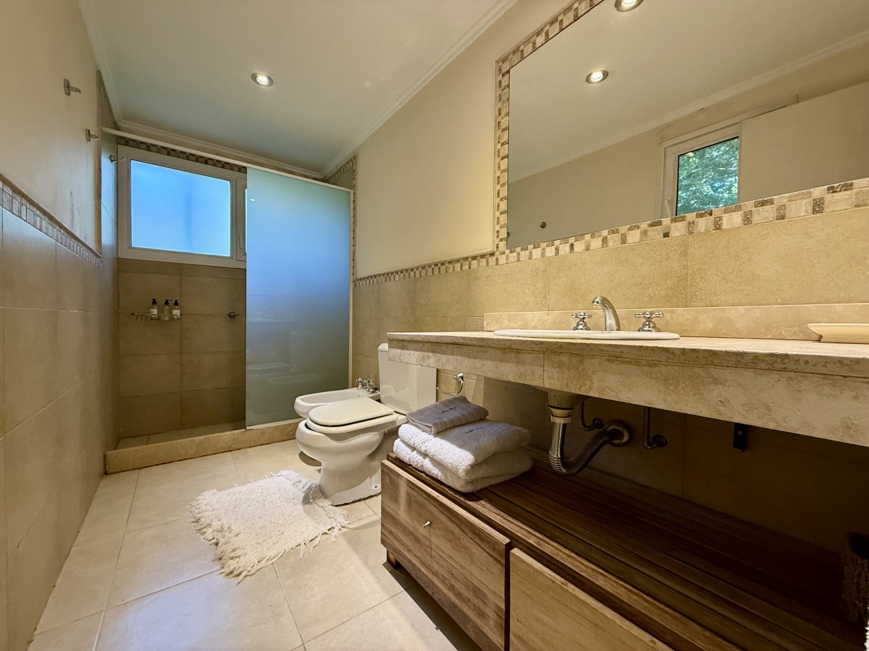 EXCELENTE CASA EN VENTA EN CARILO