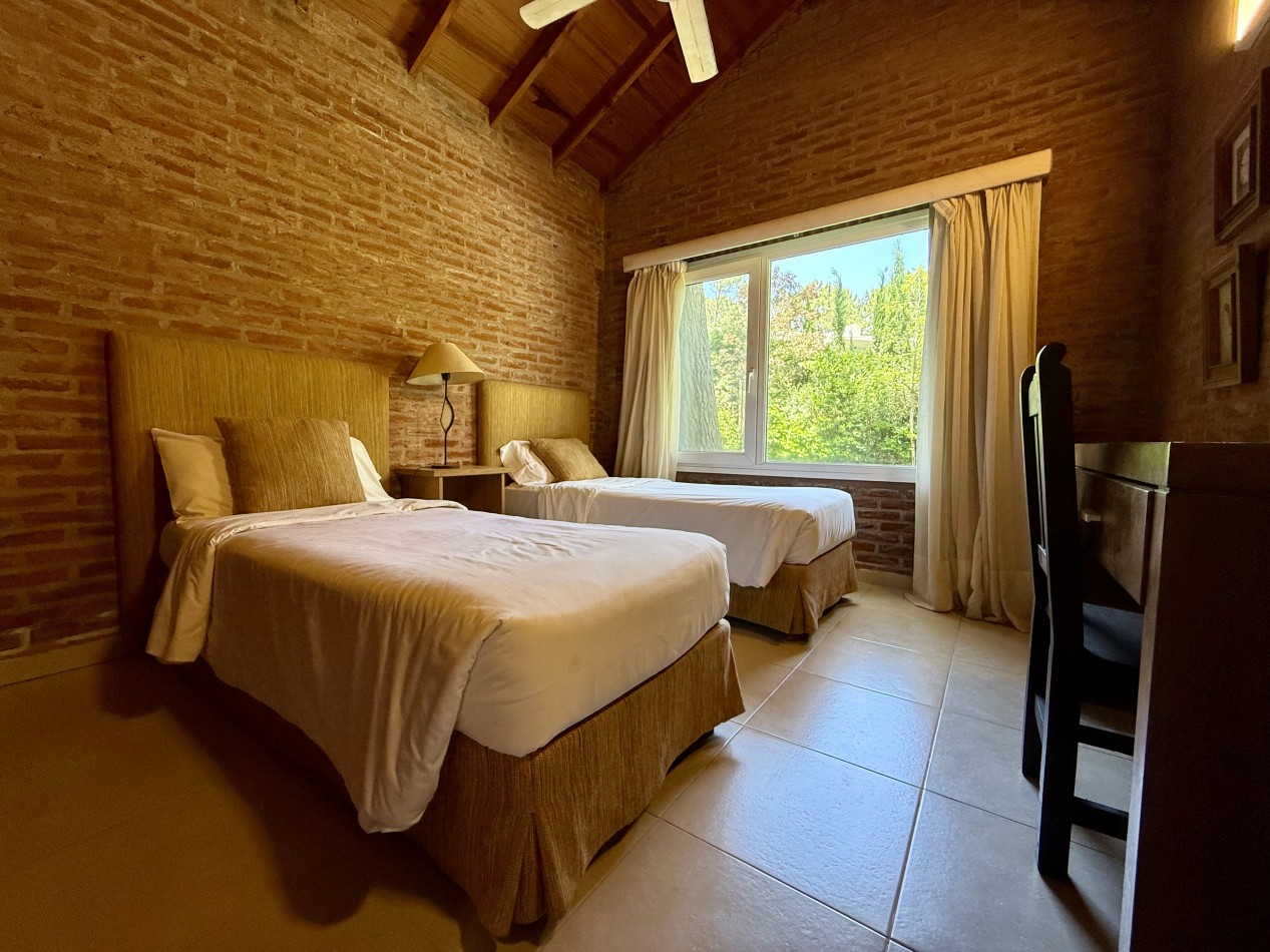 EXCELENTE CASA EN VENTA EN CARILO