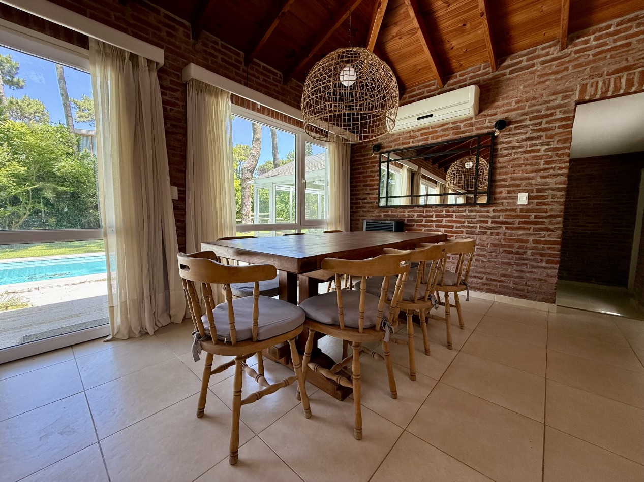 EXCELENTE CASA EN VENTA EN CARILO