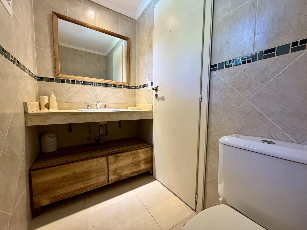 EXCELENTE CASA EN VENTA EN CARILO