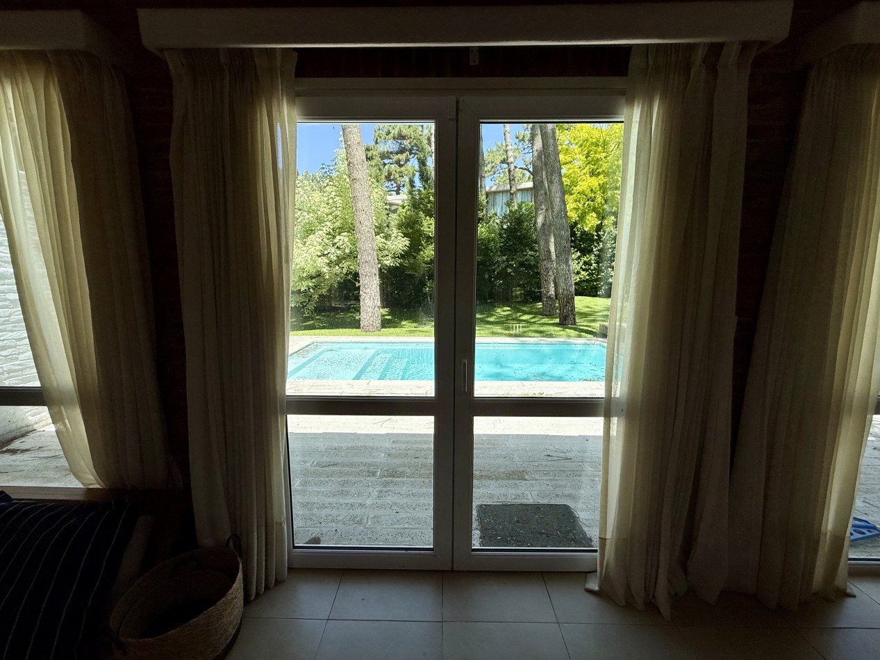 EXCELENTE CASA EN VENTA EN CARILO