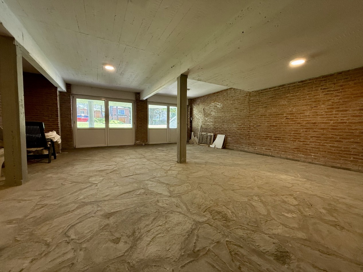 EXCELENTE CASA EN VENTA EN CARILO