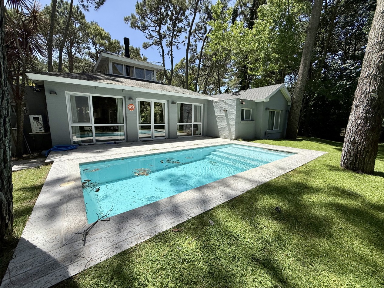 EXCELENTE CASA EN VENTA EN CARILO