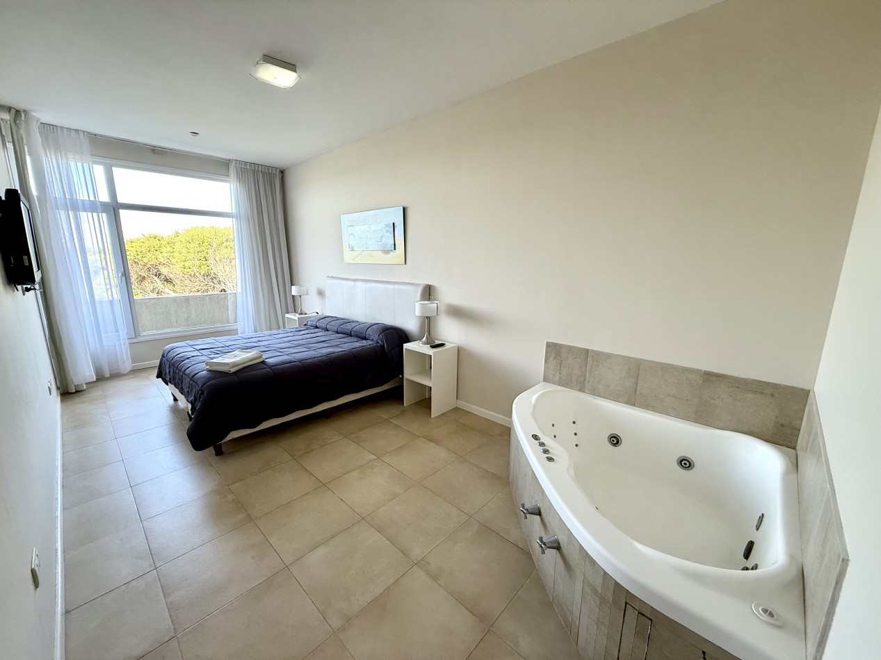 Departamento de 3 ambientes frente al mar