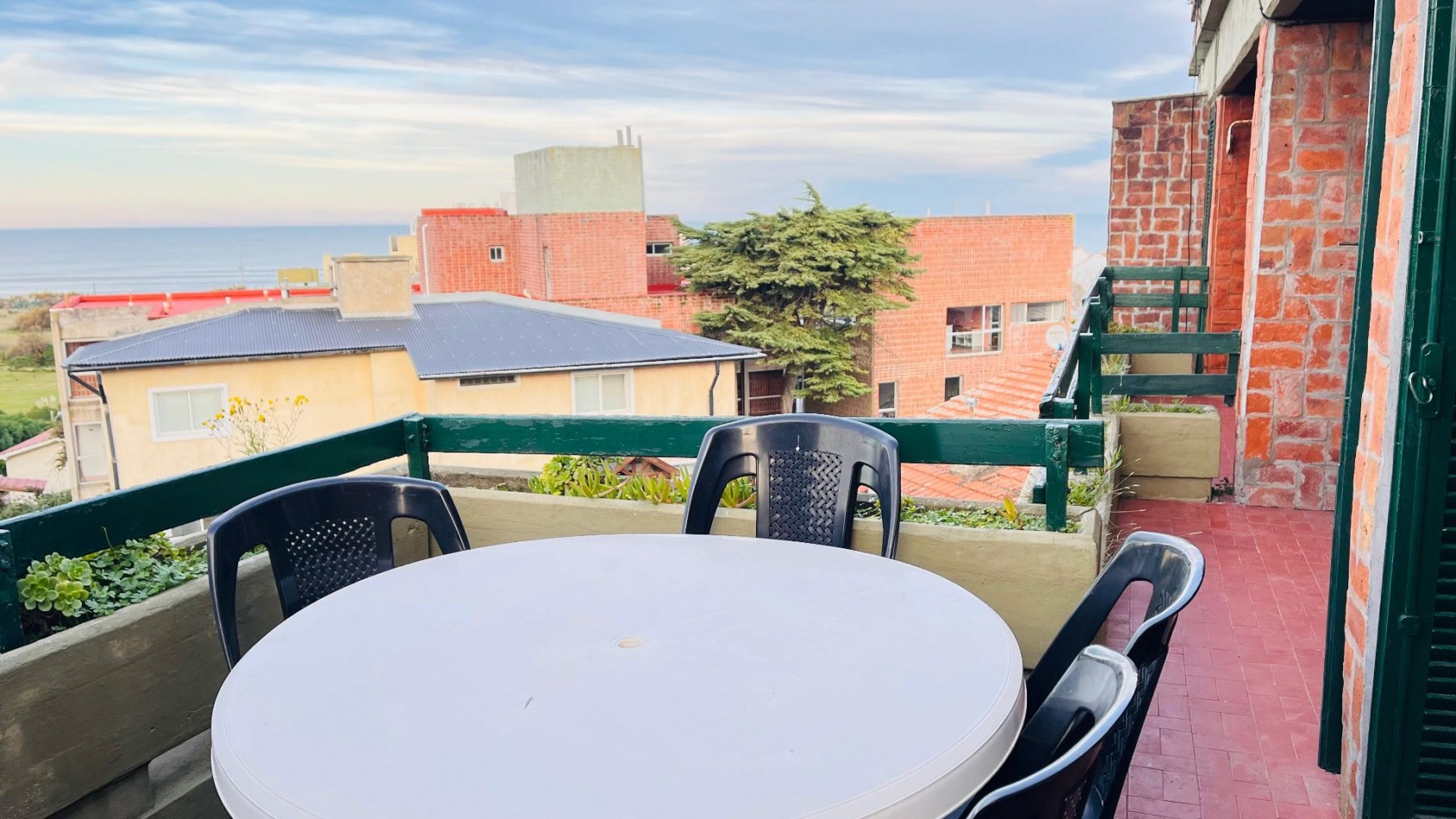 Amplio departamento con vista al mar