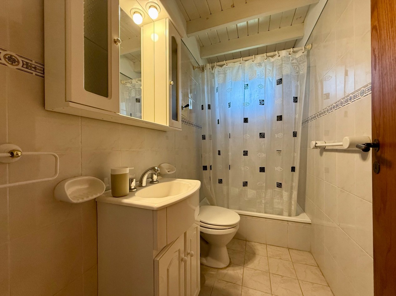 4 - Chalet en venta sobre Halcon casi Seaver