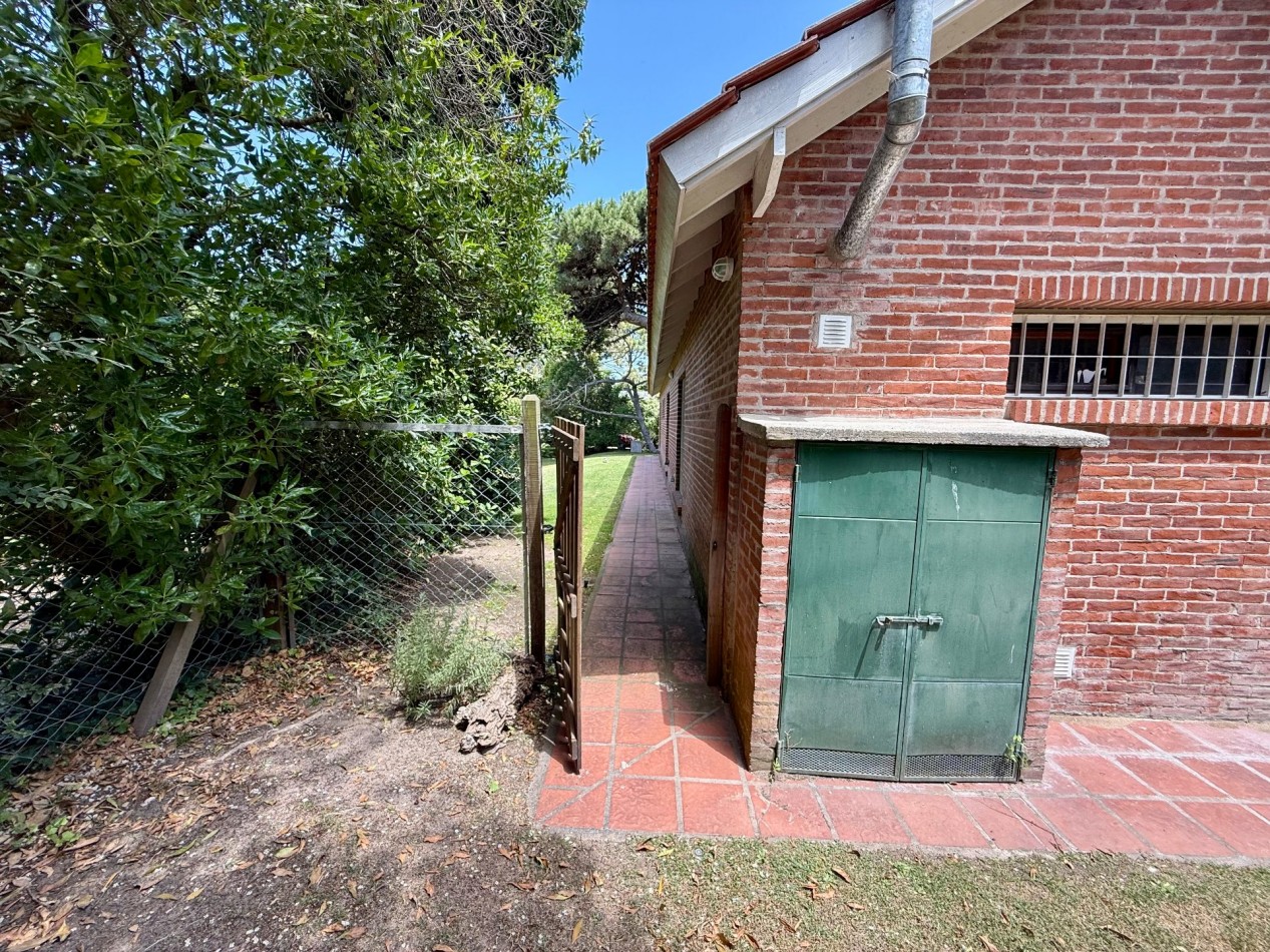 4 - Chalet en venta sobre Halcon casi Seaver