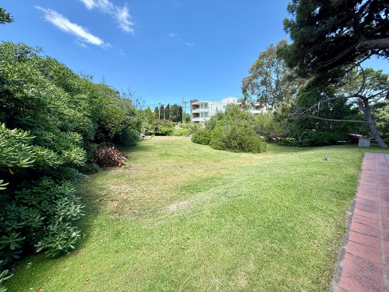 4 - Chalet en venta sobre Halcon casi Seaver