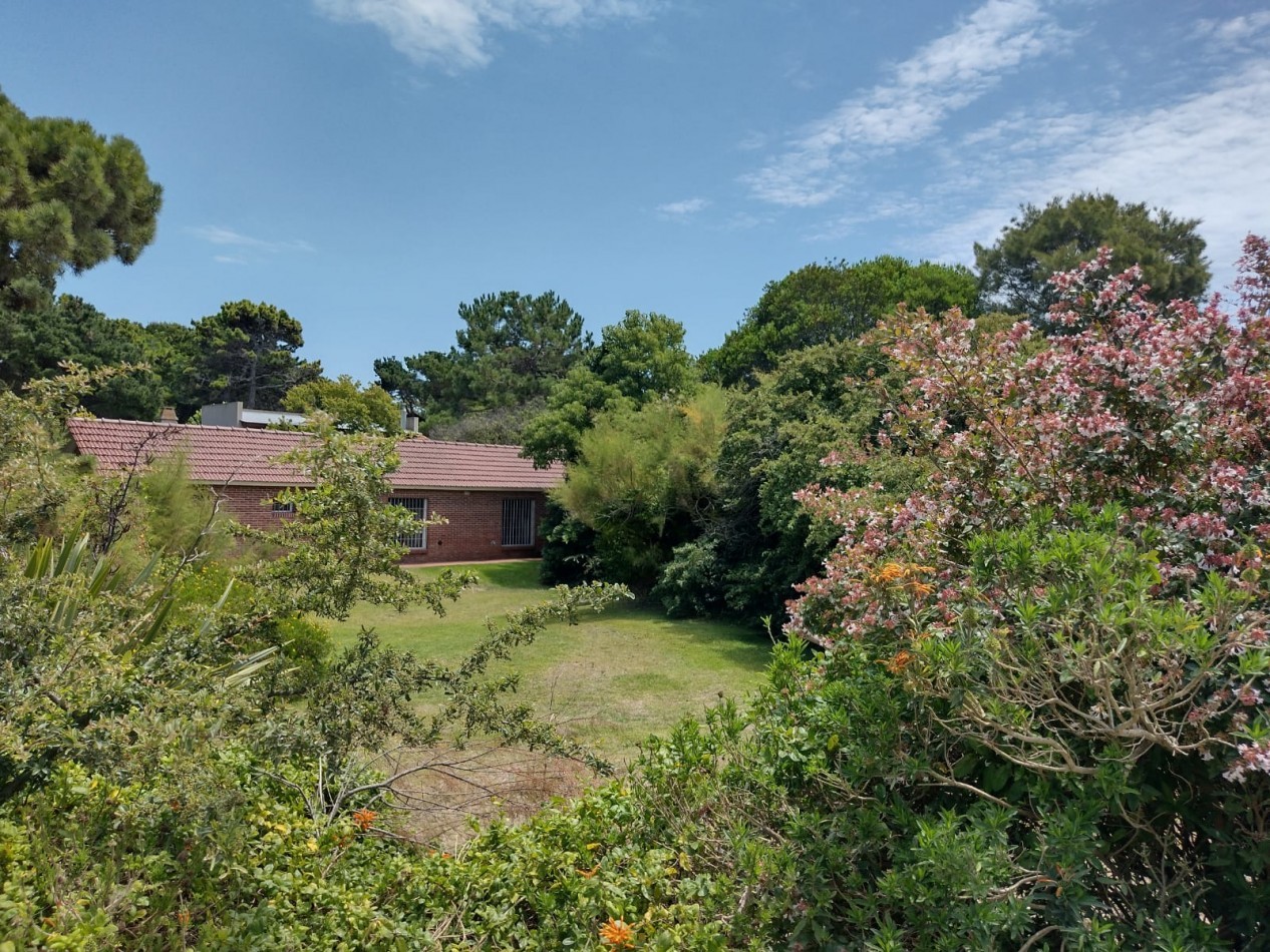 Casa sobre 2 lotes con un total de 943M2 