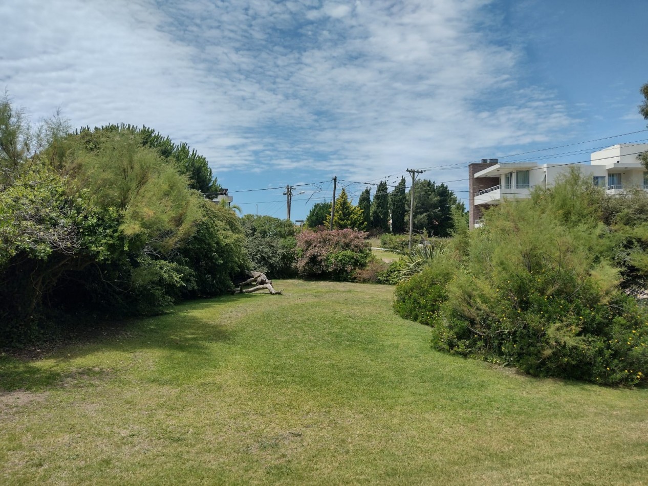 Casa sobre 2 lotes con un total de 943M2 