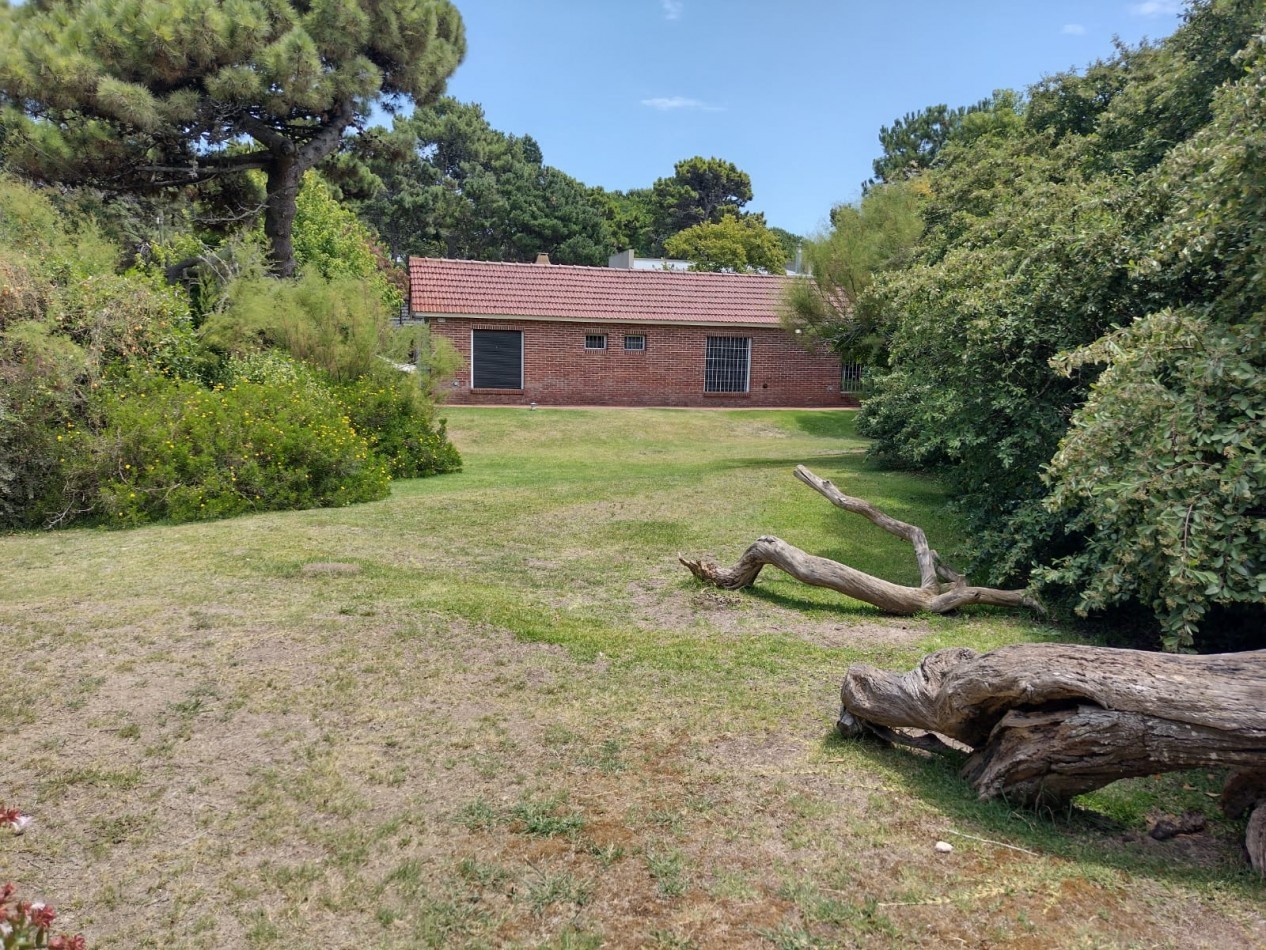 Casa sobre 2 lotes con un total de 943M2 