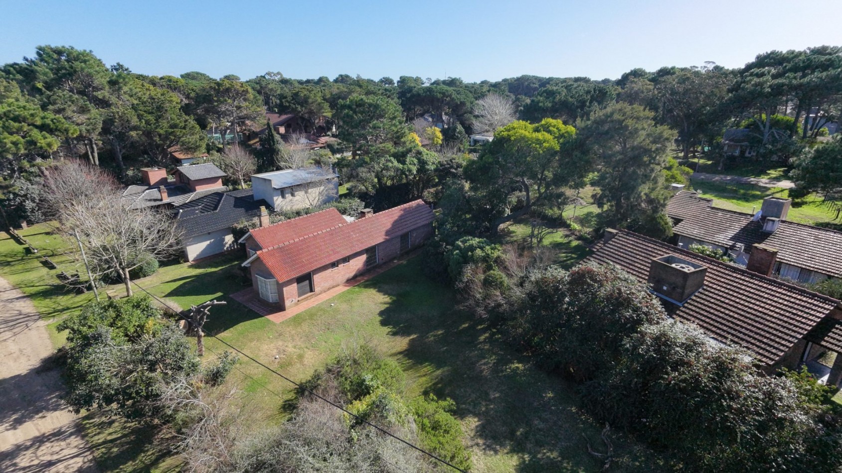 Casa en VENTA sobre 2 lotes con un total de 943M2 
