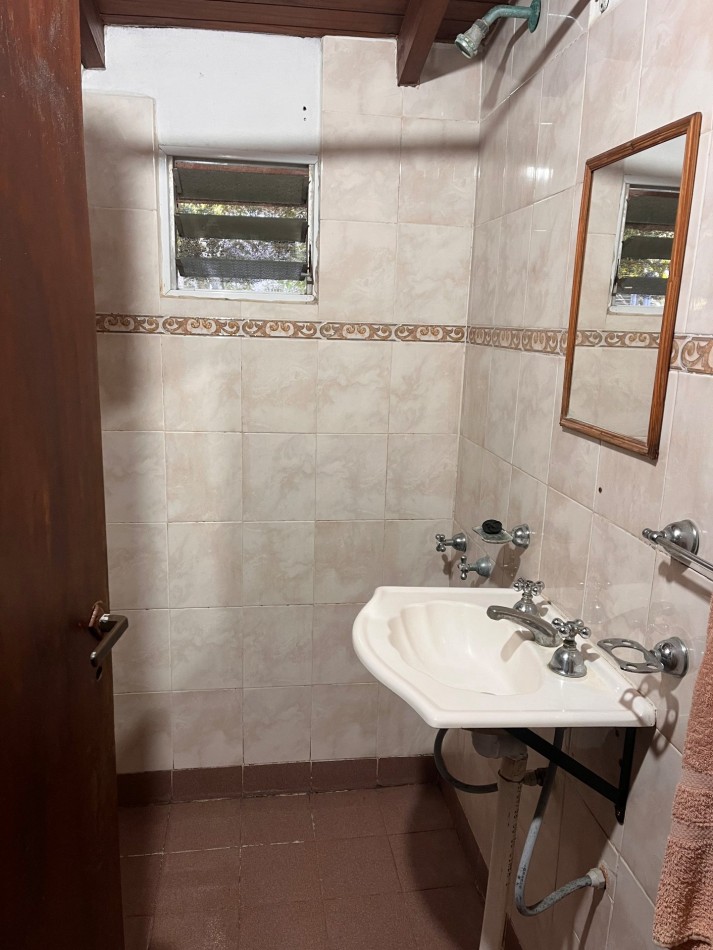 Casa en Segui entre Esparza y Urquiza