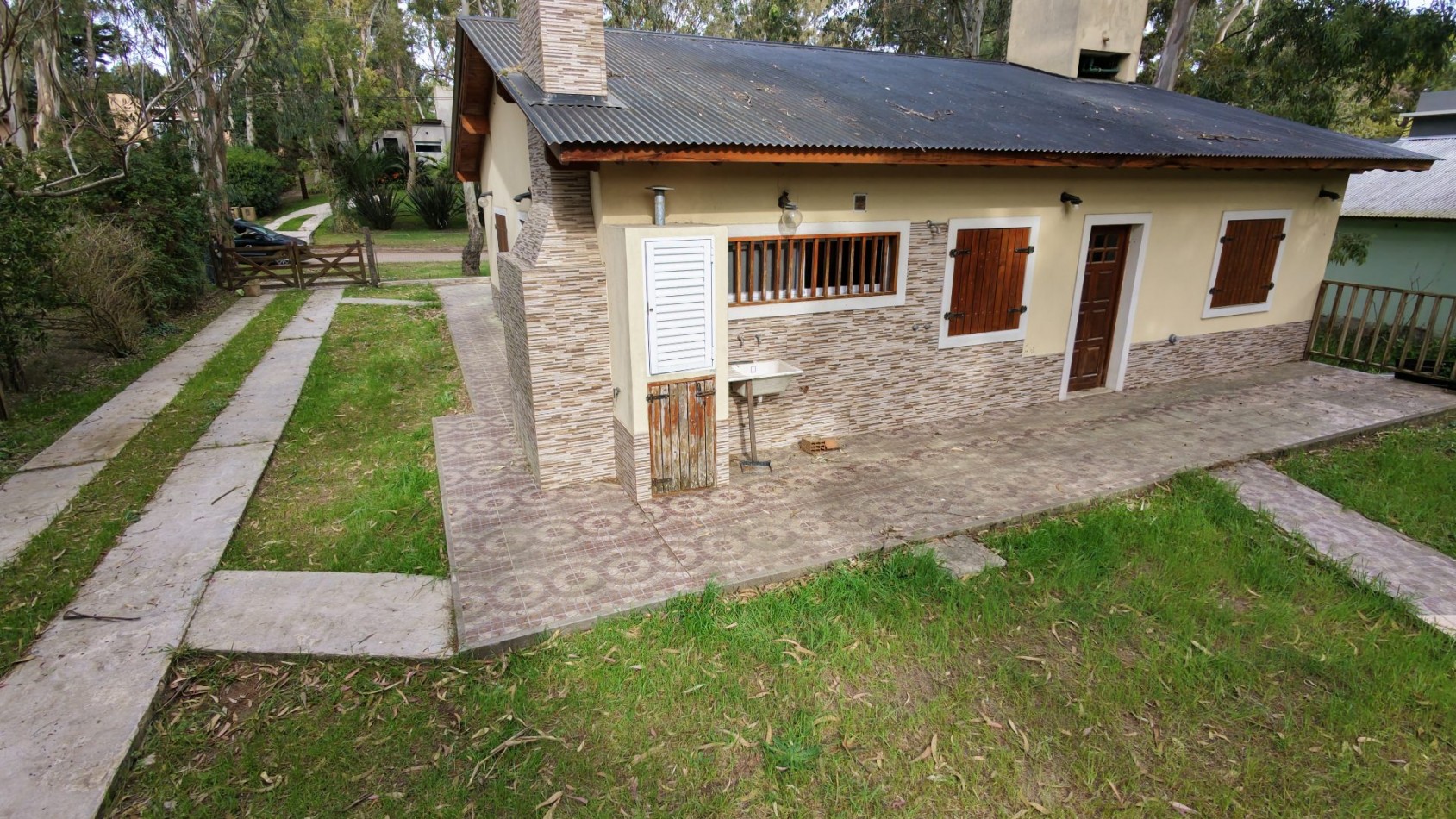 CASA EN ZONA "LOMAS DE VALERIA"