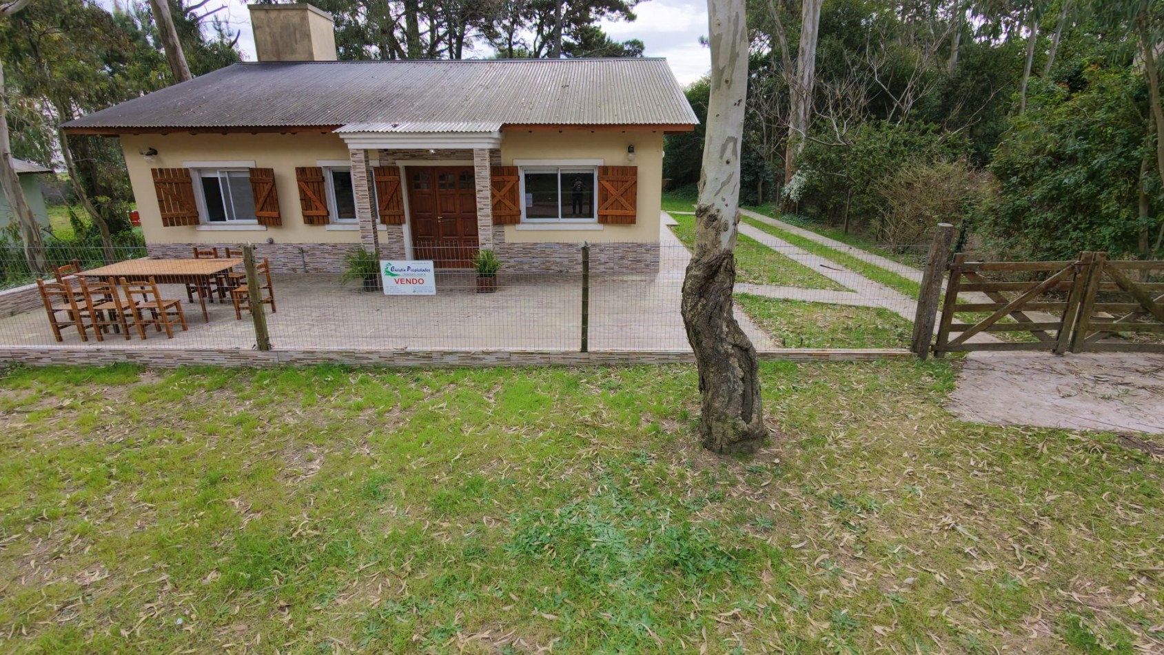 CASA EN ZONA "LOMAS DE VALERIA"