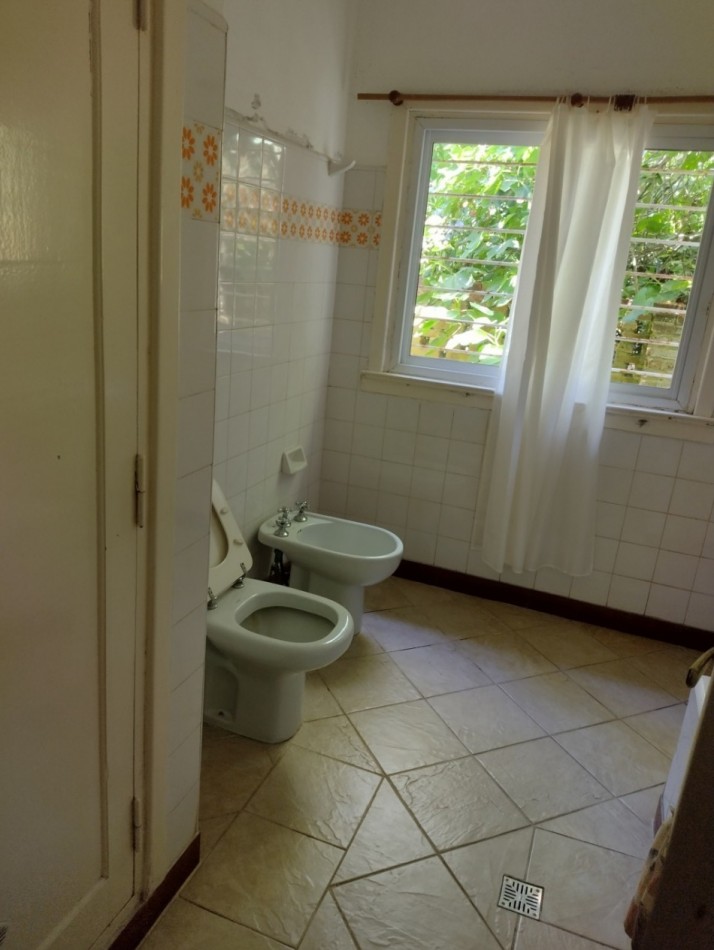 200 - HERMOSO CHALET A 2 CUADRAS DEL MAR EN PINAMAR 