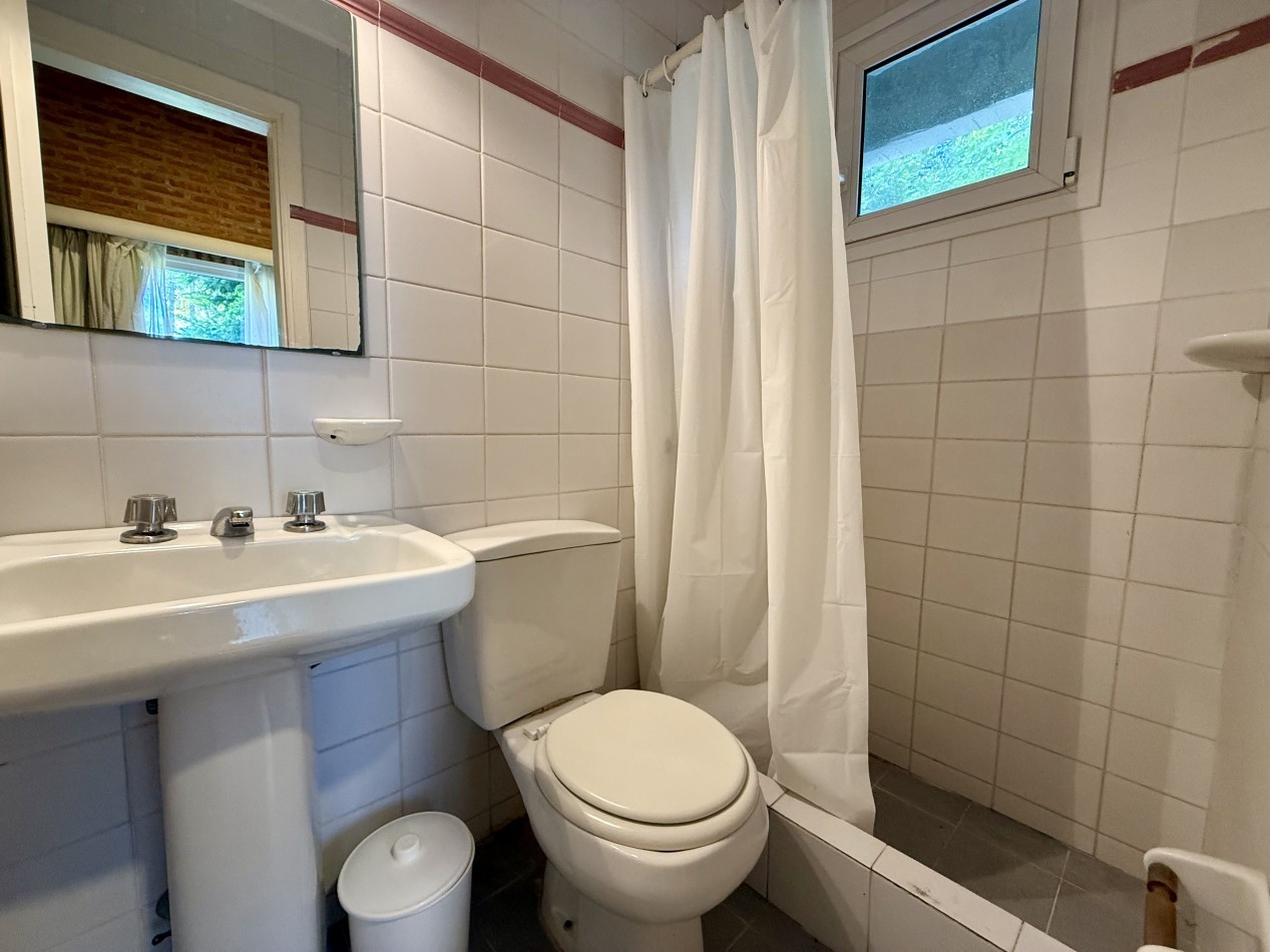 EXCELENTE CASA EN CARILO A METROS DEL CENTRO COMERCIAL