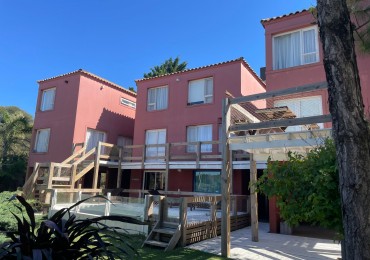 84 - DUPLEX CON PILETA FRENTE AL MAR